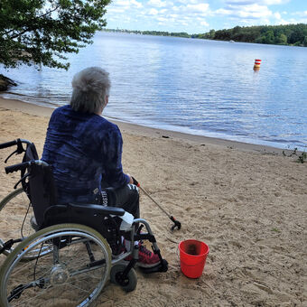 An der Havel wurde der Strand vom Müll befreit.