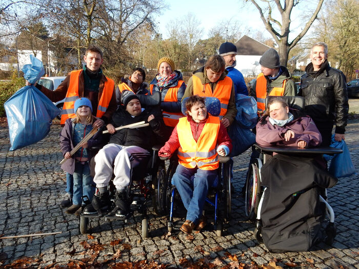 Gruppe 7: Aktion „Kehrenbürger“, gemeinsam den Kiez aufräumen.