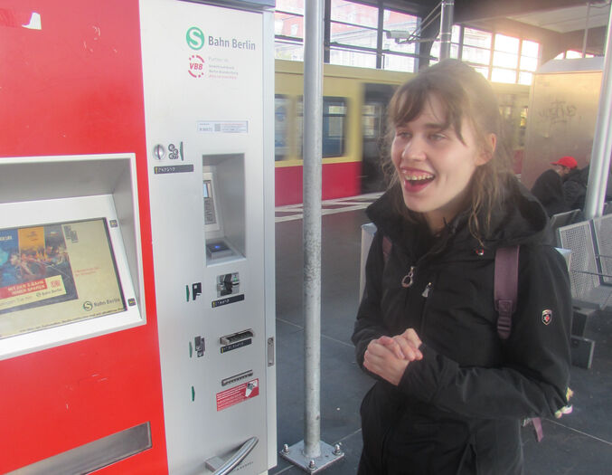 Gruppe 1: Mit der SBahn zum BVG Kundenzentrum.